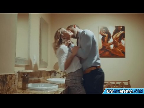 ❤️ когда грудастая блондинка соблазняет тебя в общественном туалете ❌ Секс видео у нас ️❤